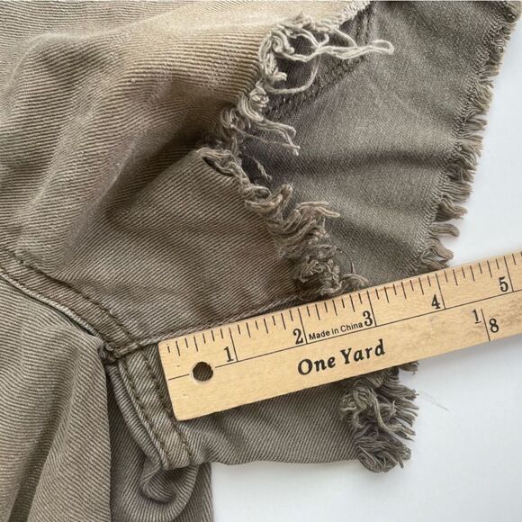 Free People Distressed Frayed Raw Hem Denim Shorts Size 26 Brown Green Festival - Picture 5 of 6